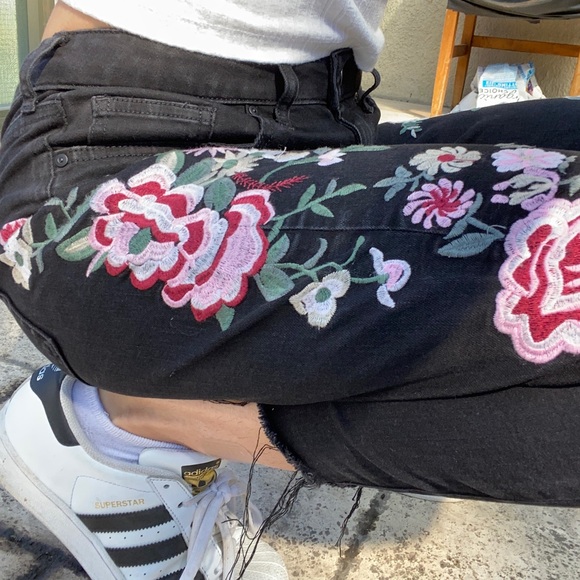 Forever 21 Floral Stitched Jeans! - Picture 4 of 7